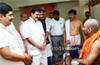 Congress Leaders Call on Swami Samyamindra Thirtha